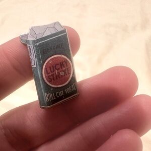 Vintage Green 'Lucky Strike' Tin Pin